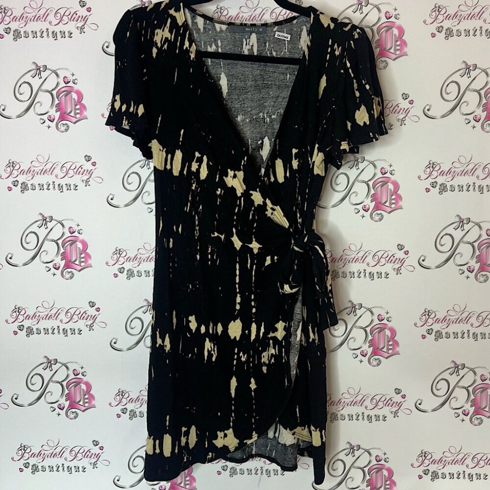 Matty M dress tie dye black and Cream tie up waist cinch flattering snatched